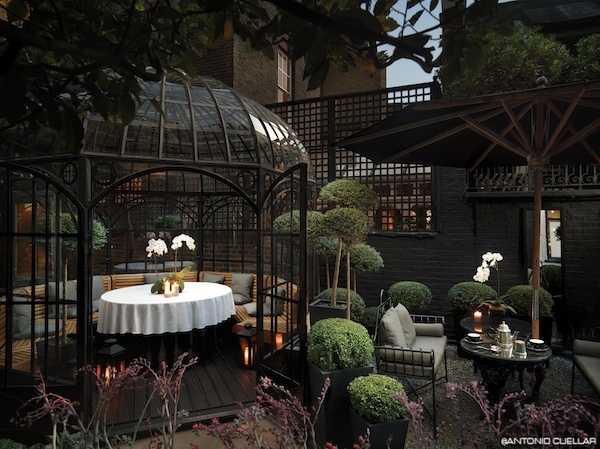 worlds First luxury boutique hotel
