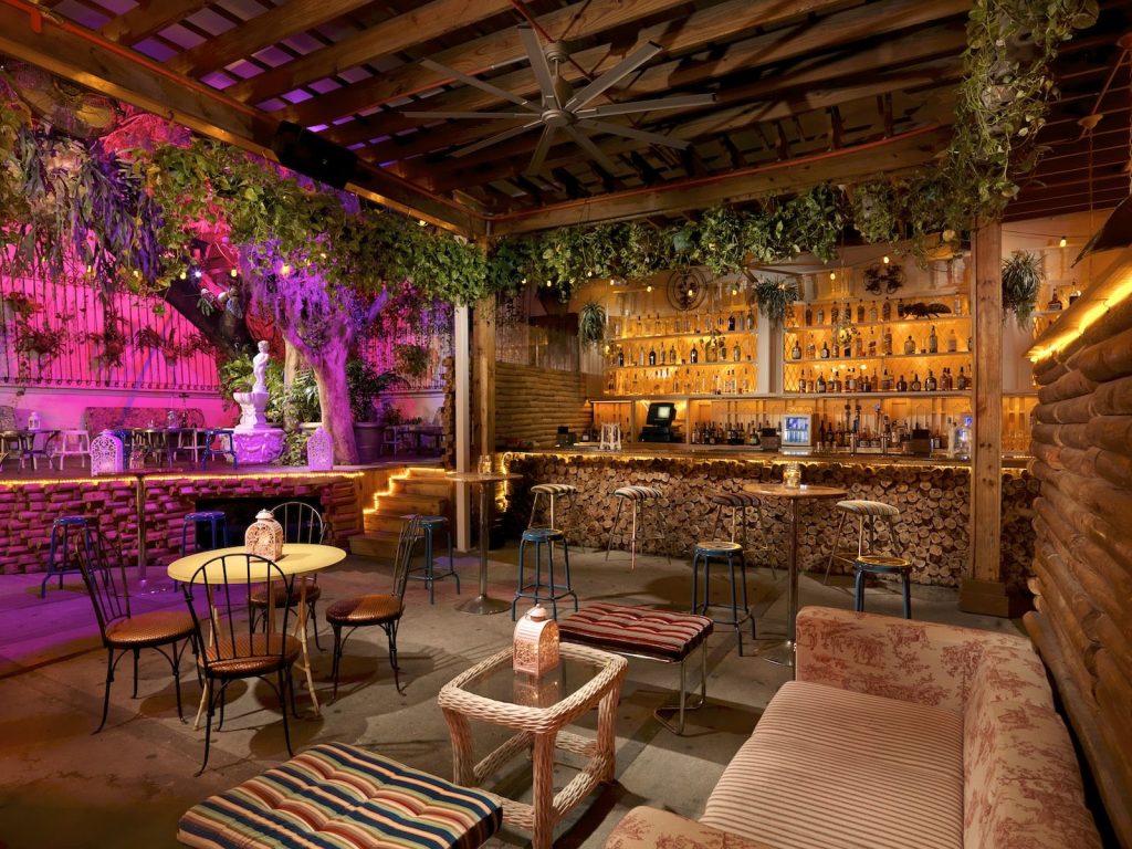 Bar and Lounge