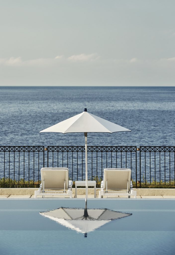 Four seasons hotel pool
